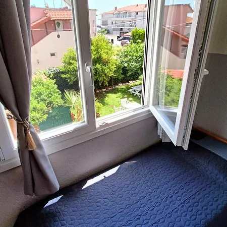 Ξενοδοχείο με διαμερίσματα Garden House Katerina